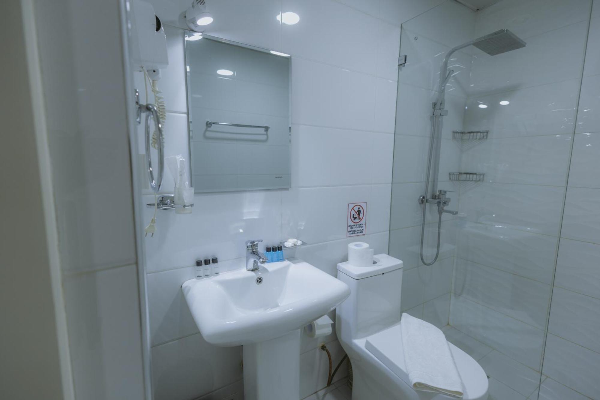 City Hotel Tasjkent Buitenkant foto